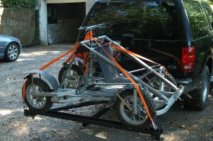 Four wheeled Fritz Dyck TOM dryland dog sledding rig on the completed hitch mounted carrier.